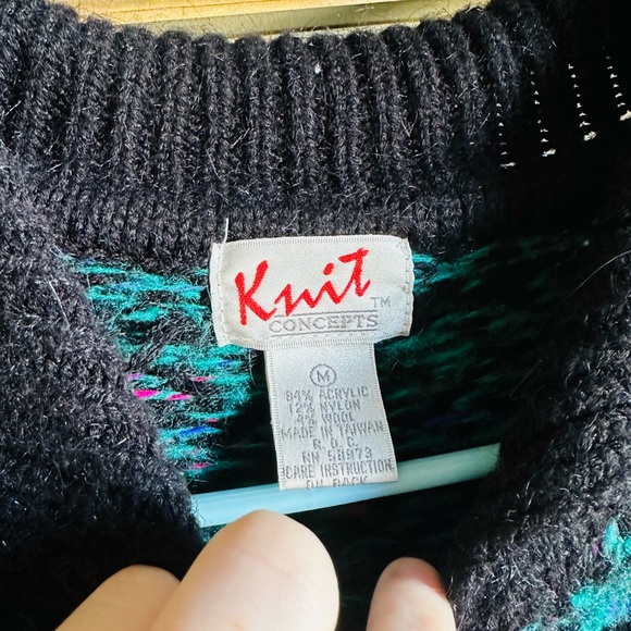 80s Vintage Teal Collared Sweater - Picture 4 of 4